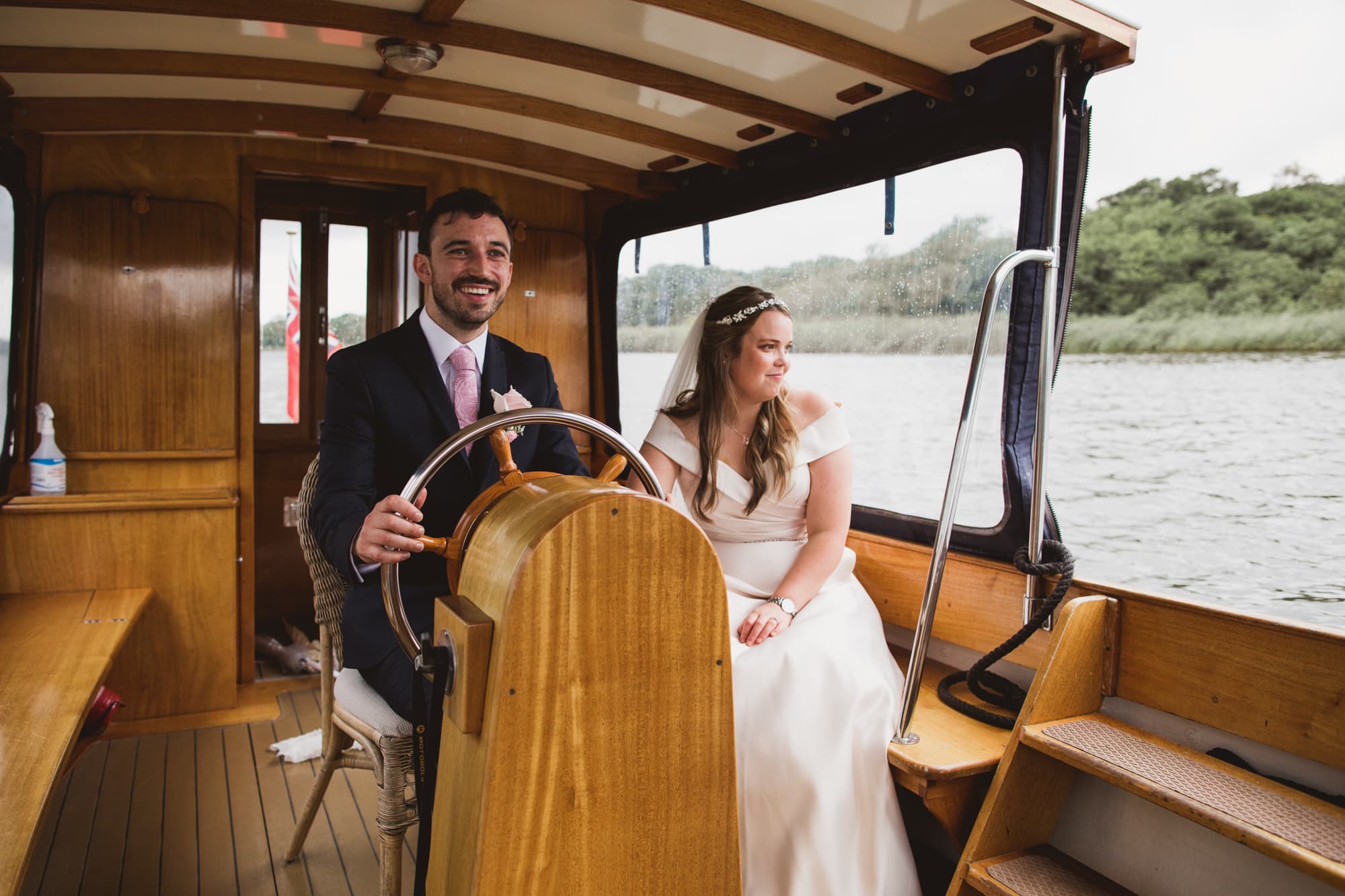groom steering the boat