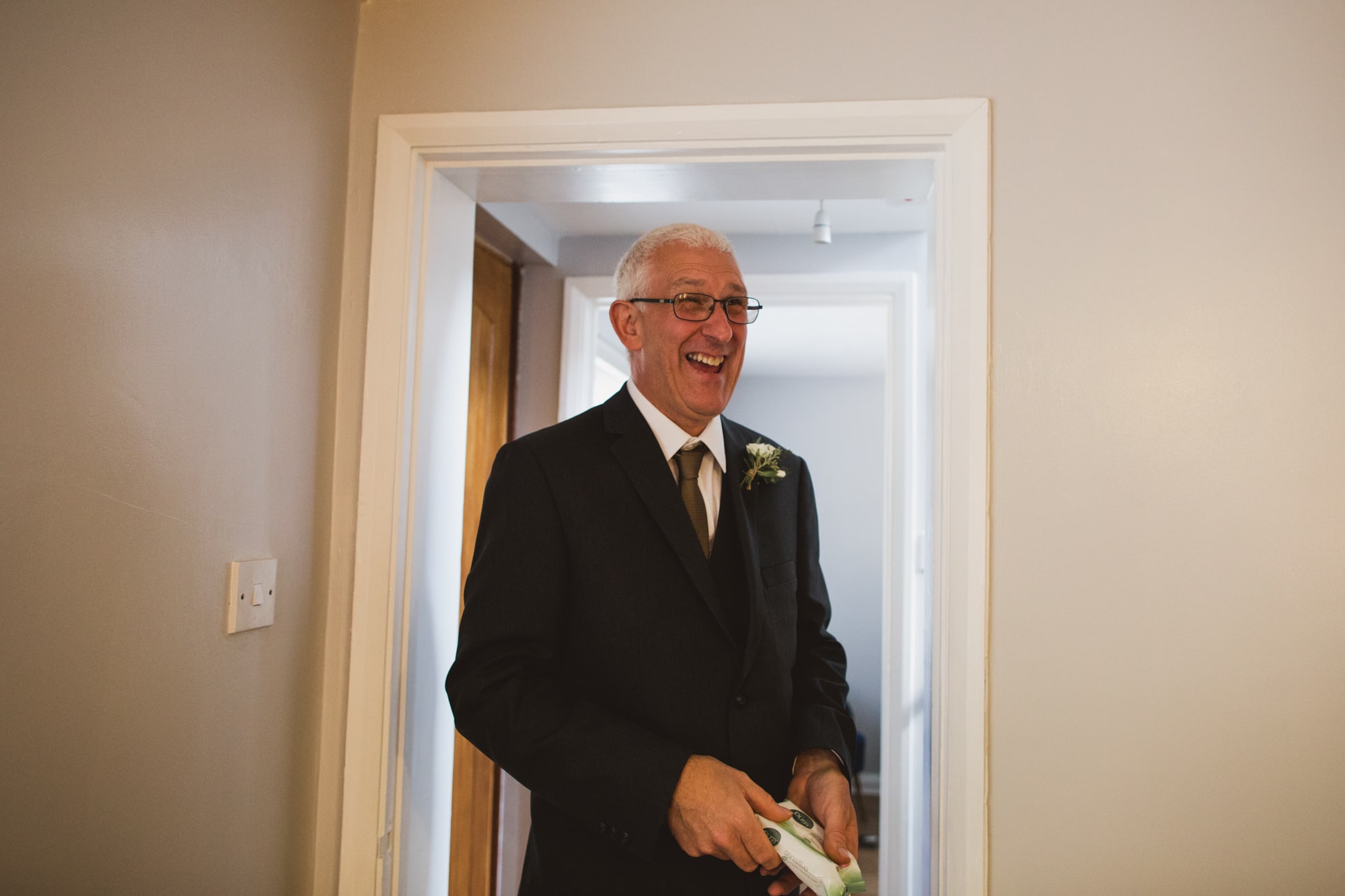 dad seeing bride for first time