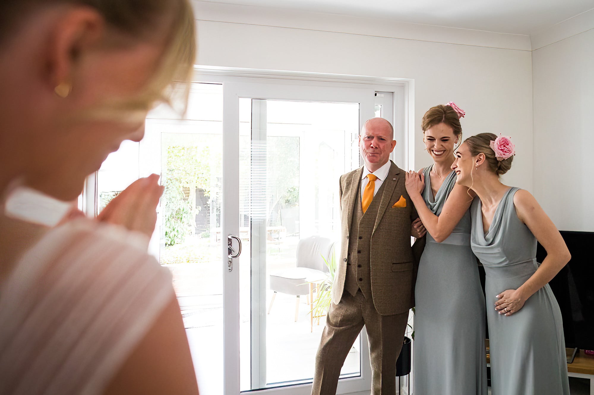 dad seeing bride for first time